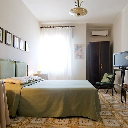 Mimi Rooms Cagliari Habitación foto